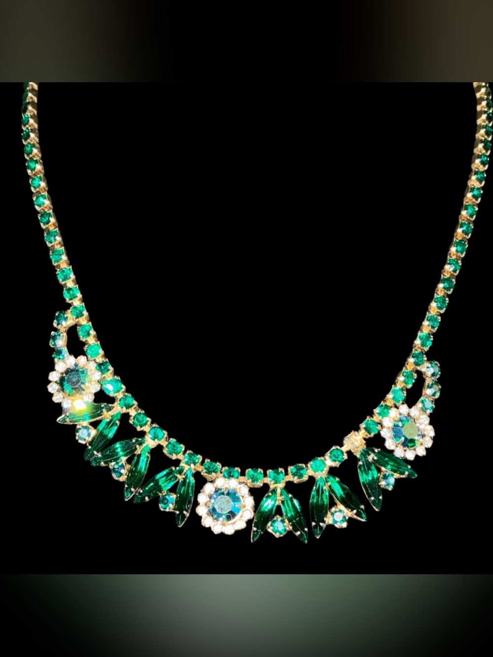 Vintage Emerald Colored Green Rhinestone Necklace
